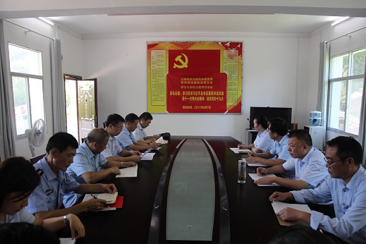 C:\Users\Administrator\Desktop\文件夹\葛洲坝法院深入开展精准扶贫工作\1.jpg